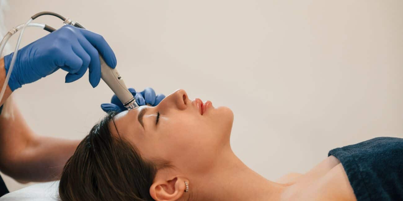 procedure,on,the,face.,getting,photo,rejuvenation,at,cosmetology,clinic.